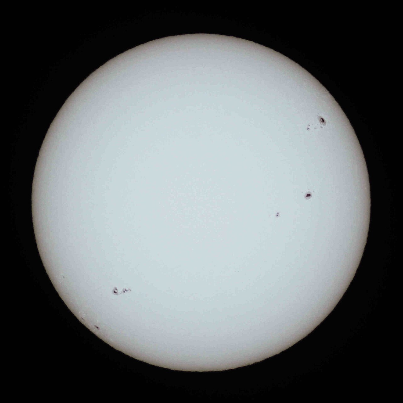 The Sun in white light, 27 October 2013